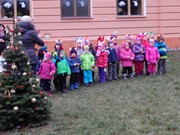 Rozsvícení vánočního stromku u školky